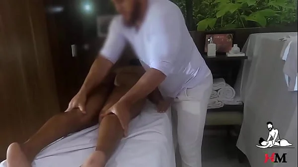 Pretinha gostosa ninfetinha tendo orgasmos pela primeira vez com massoterapeuta - VIDEO REAL