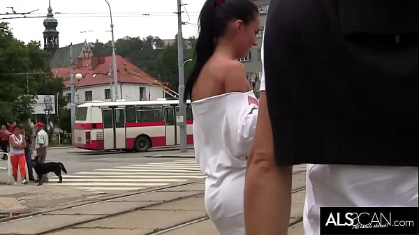 Gina Devine Flaunts Her Nude Body in Public