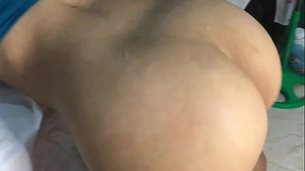 el momento que nos dejan a solas en casa y viene con su ropa provocativa para que me la folle