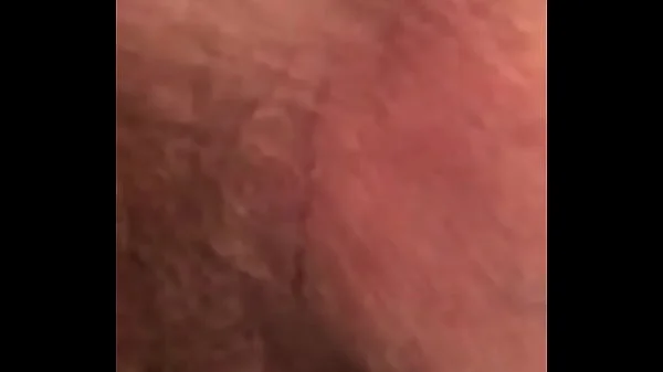 Oma harige kut onder jurk
