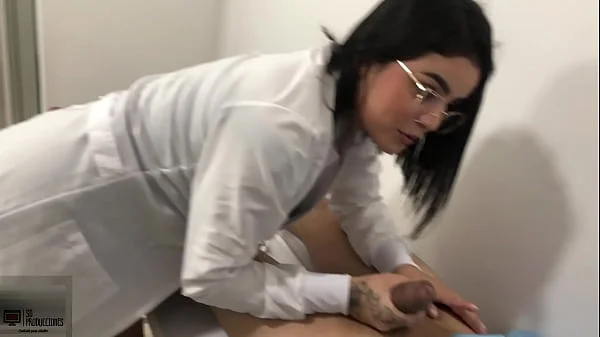La doctora chupa la polla del paciente, Dice que para mi tratamiento debo follarle su coño HISTORIA COMPLETA