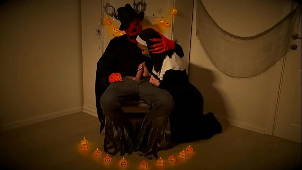 Pleasuring the Pumpkin King by blowjob
