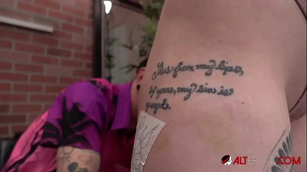 Arielle Aquinas touches her pussy while being tattooed
