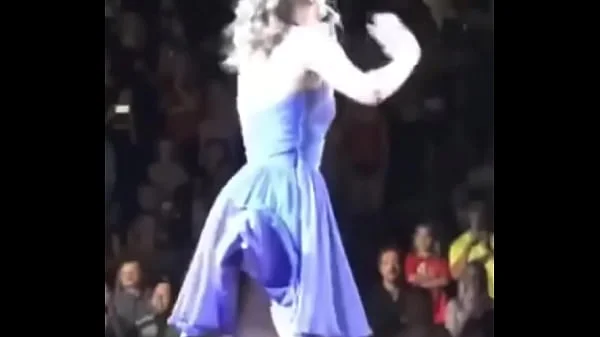 Taylor Swift goes naked on stage