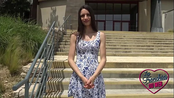 Candie, coquine brunette, veut réaliser ses fantasmes