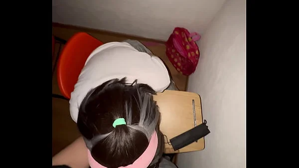 Colegiala Mexicana DANDO SENTONES en el SALON!! Estudiantes NO se AGUANTARON LAS GANAS! Chupando VERGA y SENTONES en la ESCUELA! Colegiala Mexicana en HD!