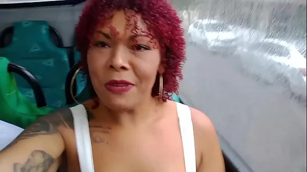 Me exibi dentro do ônibus e o corno melou a cueca