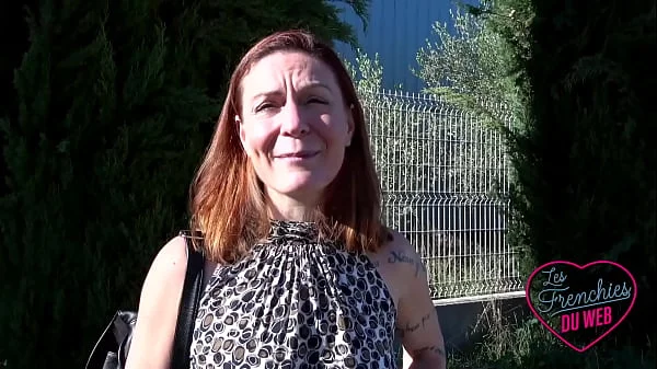 Wendy, coiffeuse coquine qui aime être regardée