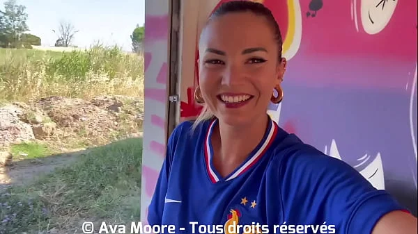 BUKKAKE GEANT - Salope Française Suce Des Inconnus pour l'Euro 2024 de Football