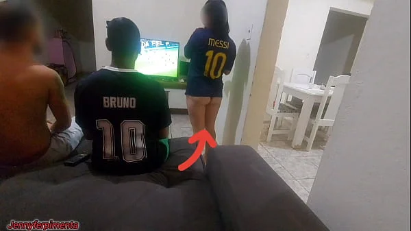 fiz sexo com amigo do meu marido por causa de uma aposta, fiquei com tesão e acabei fazendo DP com os dois