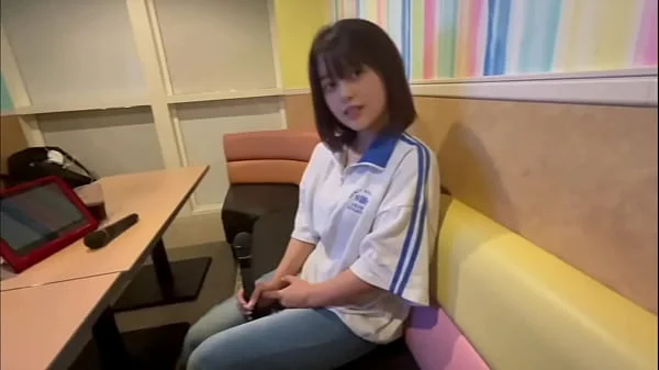 【カラオケ店でハメ撮り】「あ。。そこダメ…。」店員さんにバレないように溜まった精子を彼女のまんこにドロドロ流し込む彼氏。