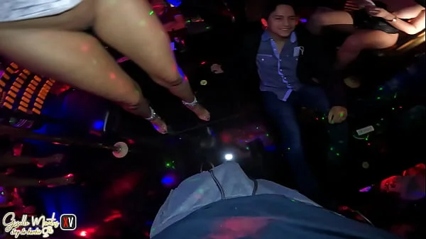mi novio nos hace sexo en vivo enfrente de todos en el establo de mexicali