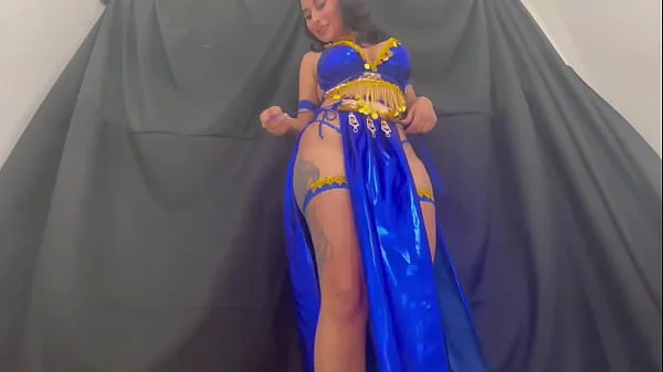 chica arabe abre su culo con una gran polla