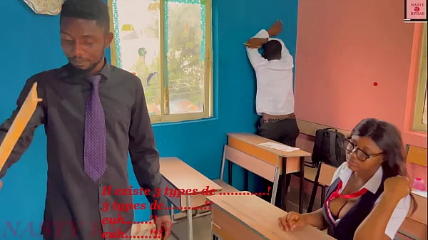 EROTIC STUDENT SEDUCES TEACHER IN THE CLASSROOM AND SHE GOT A MASSIVE HARDCORE SEX IN HIS OFFICE.    UNE ÉTUDIANTE ÉROTIQUE SÉDUIT UN PROFESSEUR DANS LA SALLE DE CLASSE ET ELLE A OBTENU UN SEXE HARDCORE MASSIF DANS SON BUREAU.