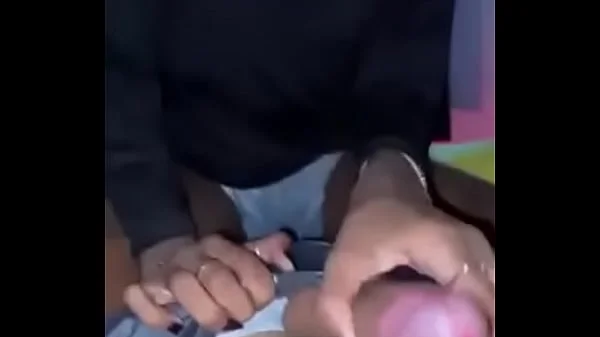 Pretinha mamando tudo