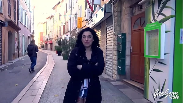 Sabrina et Marie ont une passion pour la baise lesbienne