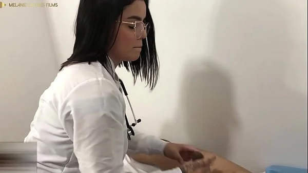 doctora sexy se folla a su paciente con polla gigante - culos grandes