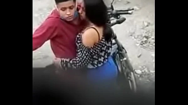 A Escondidas En Una Moto