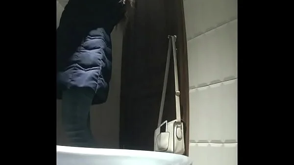 Girls and women show their shaved pussies in the toilet (MOV 98)