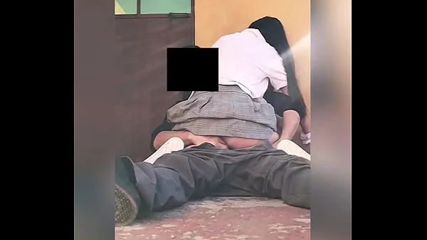 Haciendo Su PRIMER SEXO ANAL RAPIDITO en PUBLICO!! Estudiantes Mexicanos INTENTANDO Meterla por el CULO Incomodo por PRIMERA VEZ Atrás de los SALONES sin Condon! Pelón Pelón!