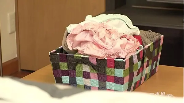 隣に住むいつもノーブラ透けチク妻は中出しOKのサイン 1