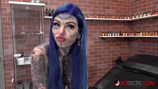 Australian beauty Amber Luke gets a new nose tattoo