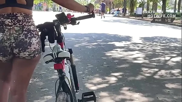 DANDO UMA VOLTA DE BICICLETA PARQUE IBIRAPUERA COM SHORT TODO SOCADO