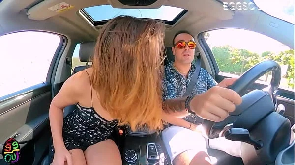 AUTISTA RAGGGIUNGI MI-L'ANO!!!! Diana e Julia scatenate si fanno scopare il culo e squirtano sull'autista!DIALOGHI ITA