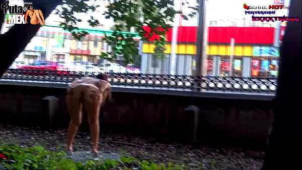 LA PUTA DANNA HOT DESNUDA EN PUBLICO Y CHUPANDO LA POLLA DE UN DESCONOCIDO EN CHAPULTEPEC