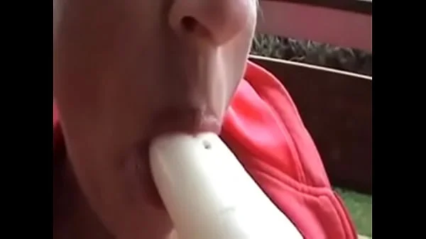 Vanessa Cool piss