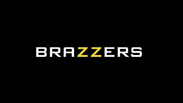 Prankster Gets a Pussy Sandwich - Daya Knight, Dee Williams / Brazzers  / stream full from www.zzfull.com/sand